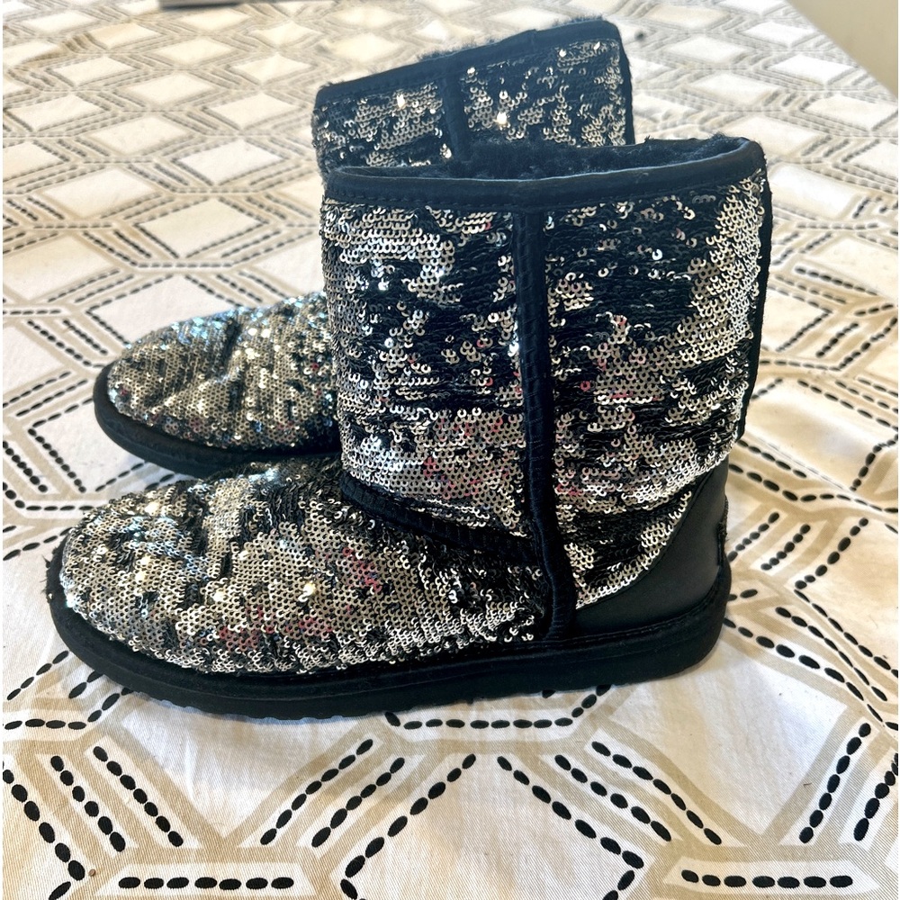 Women’s UGG short boots, black/silver reversible sequins, size 5